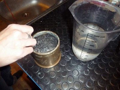 Mixing powder and water
